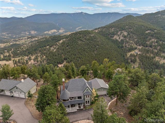 220 Ravenswood Court