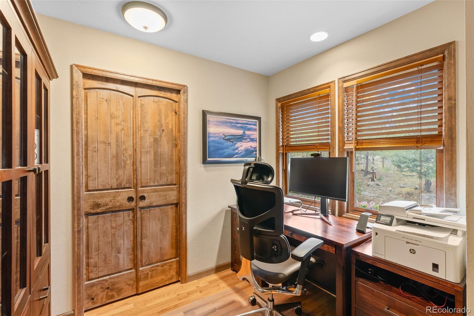 220 Ravenswood Court