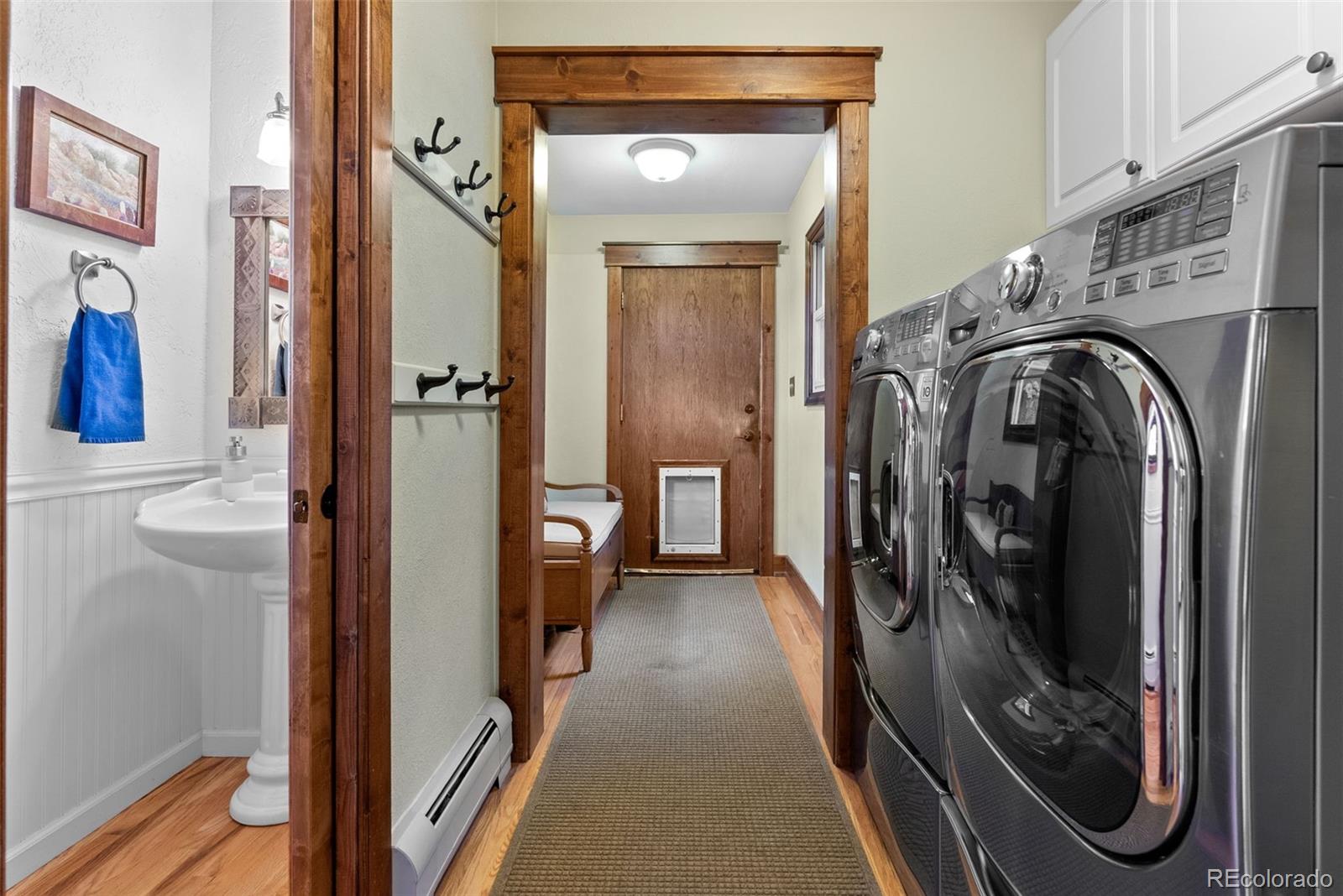 220 Ravenswood Court
