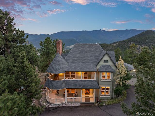220 Ravenswood Court