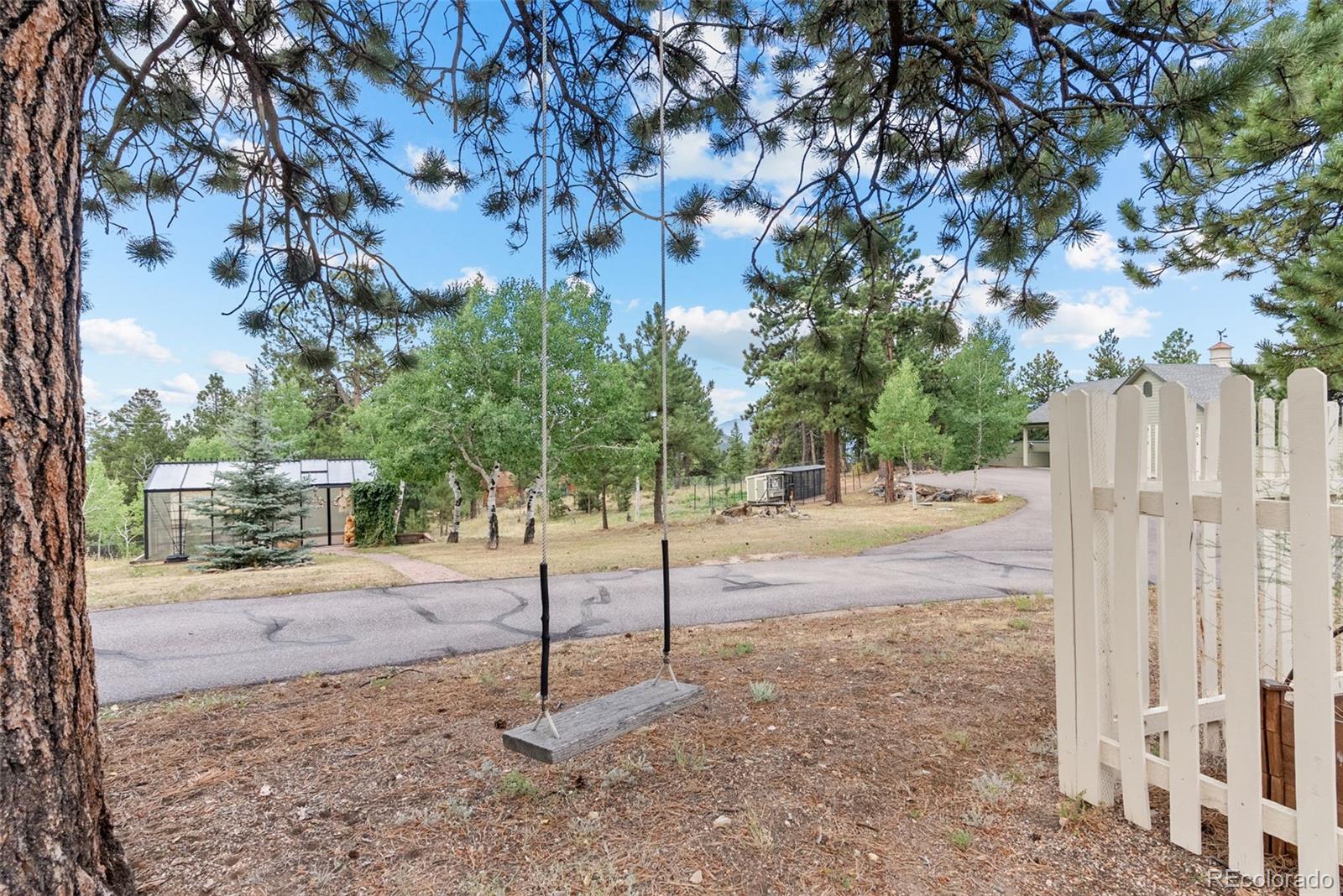 220 Ravenswood Court
