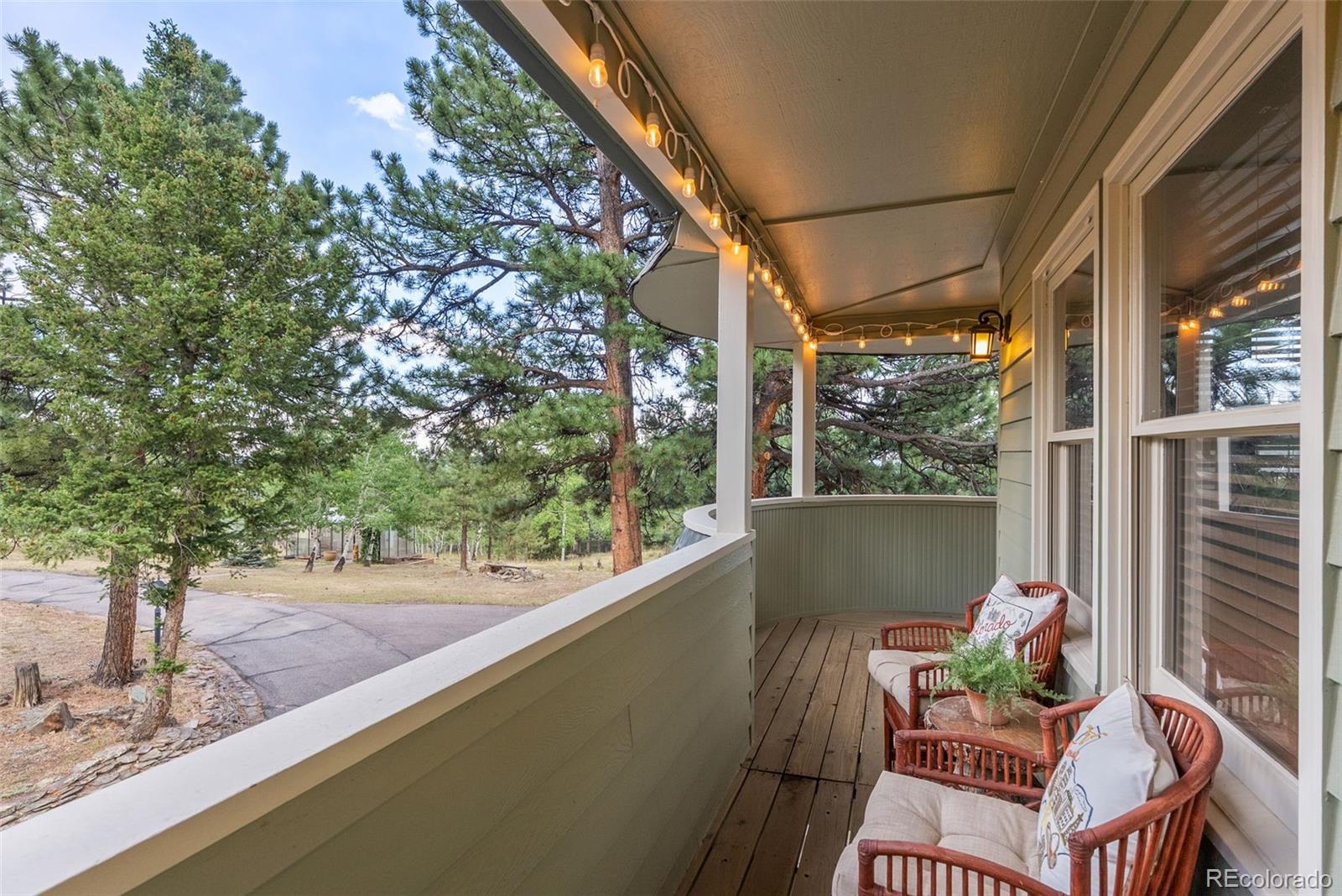 220 Ravenswood Court