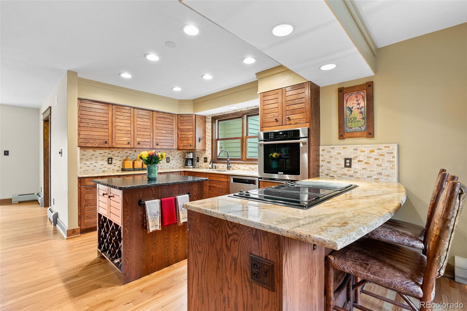 220 Ravenswood Court