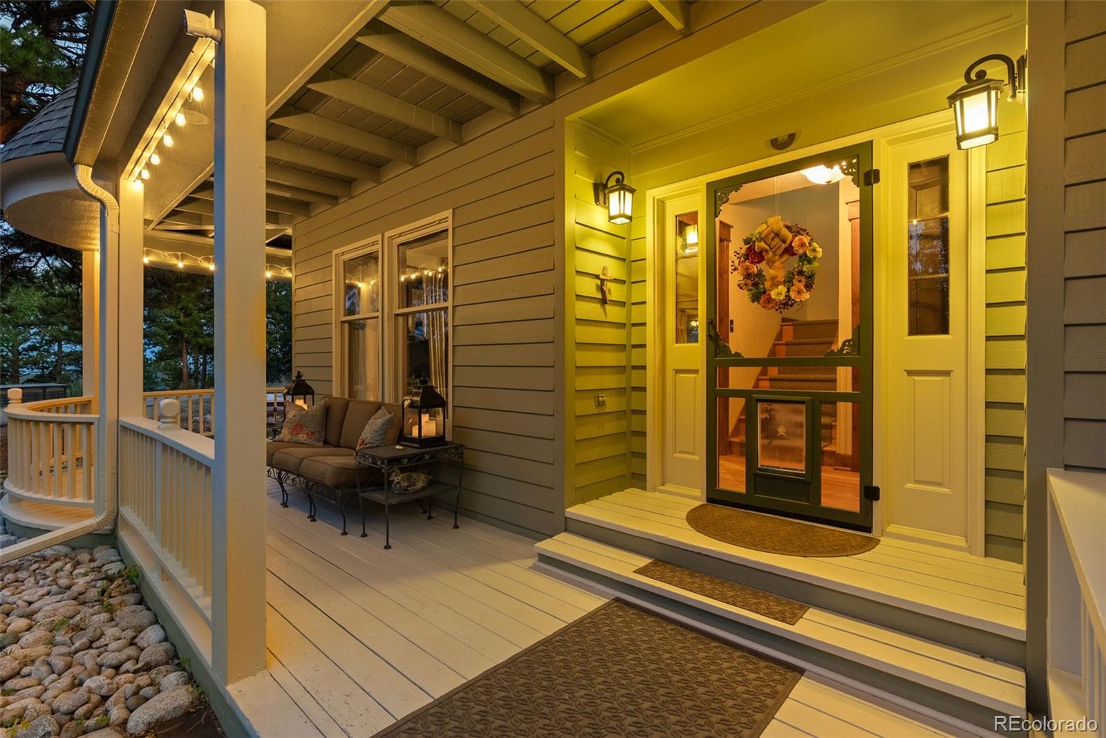 220 Ravenswood Court
