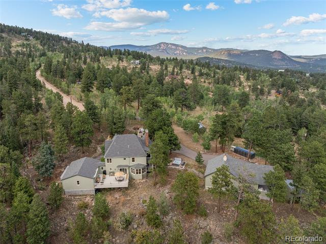 220 Ravenswood Court