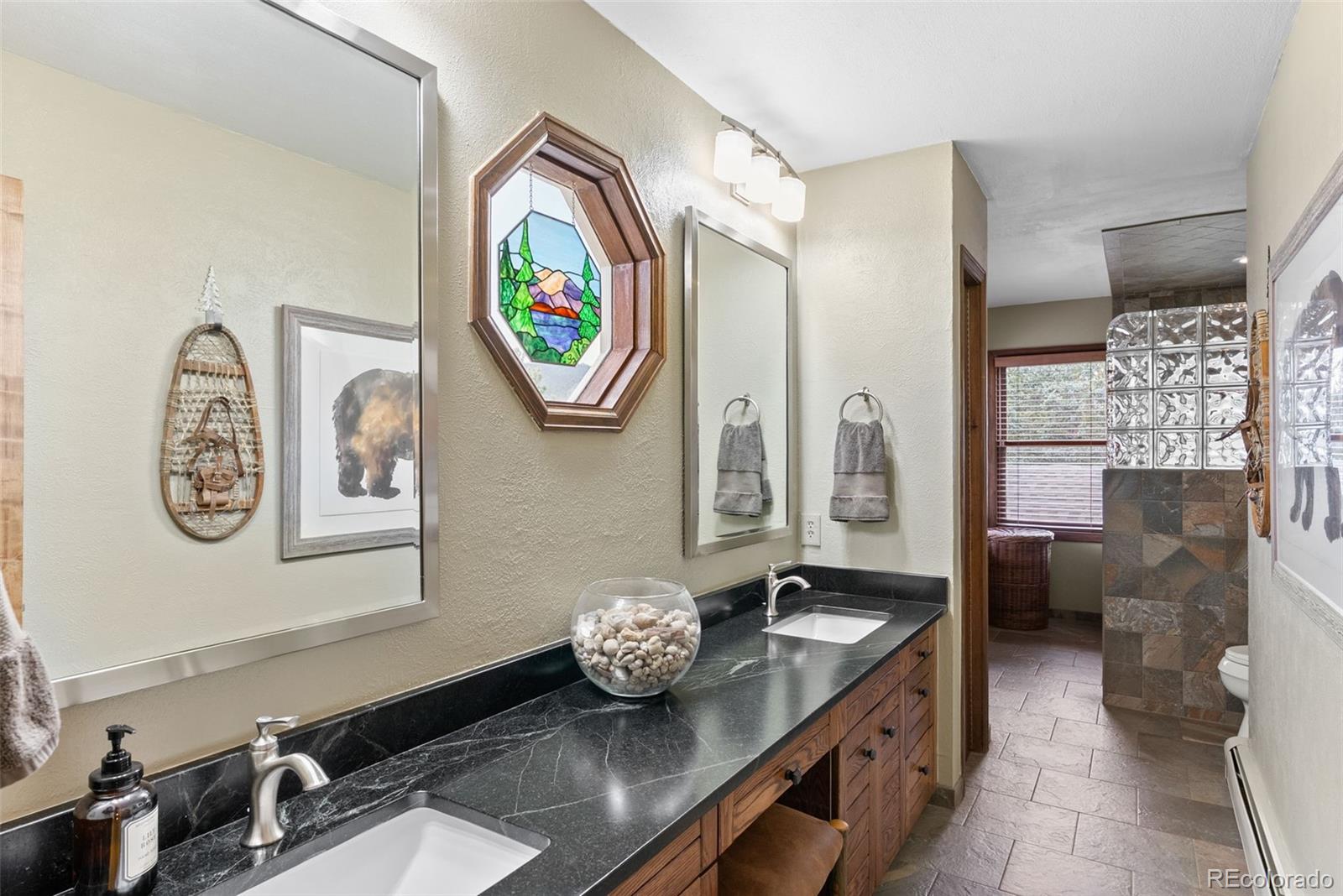 220 Ravenswood Court