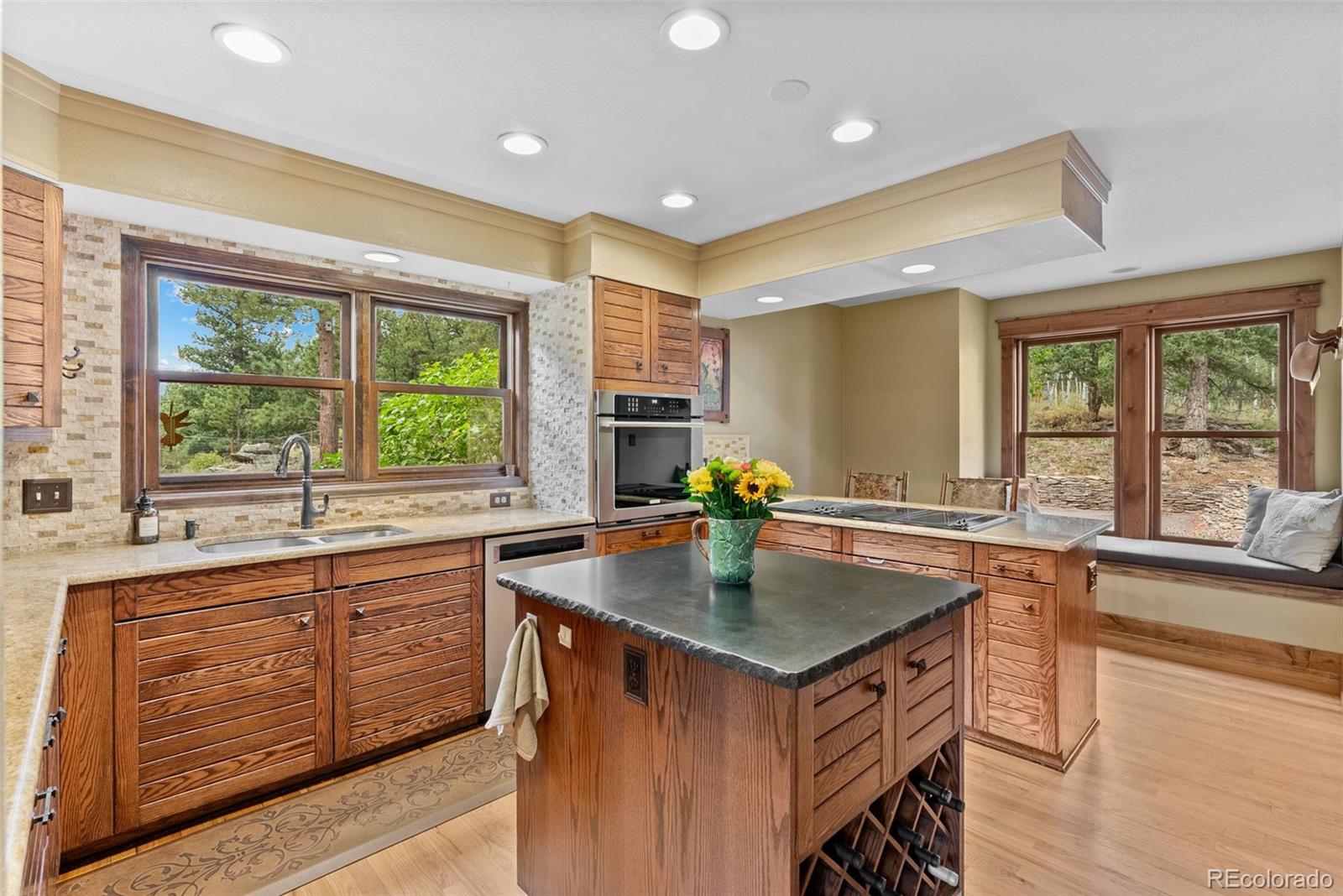 220 Ravenswood Court