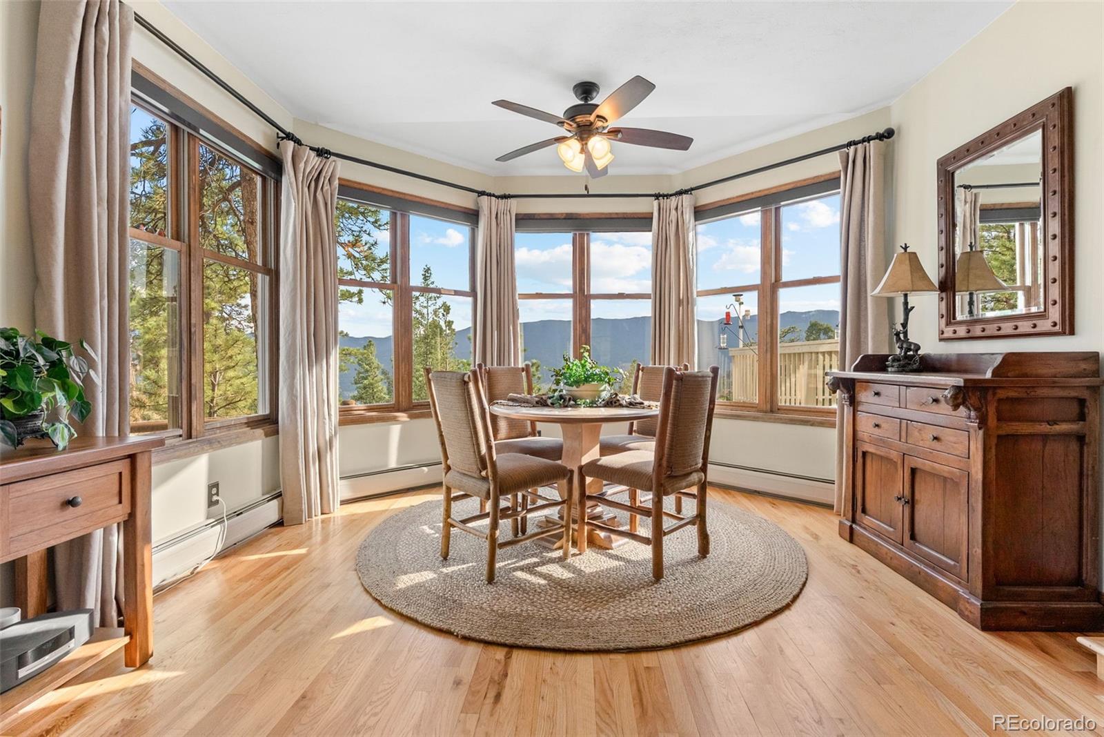 220 Ravenswood Court