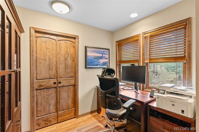 220 Ravenswood Court