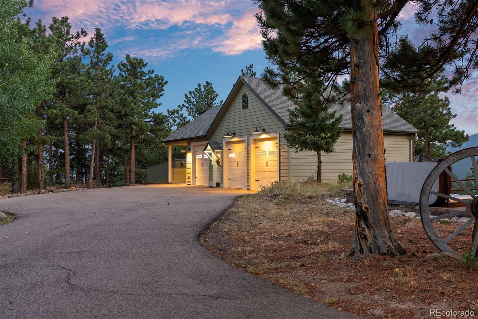 220 Ravenswood Court
