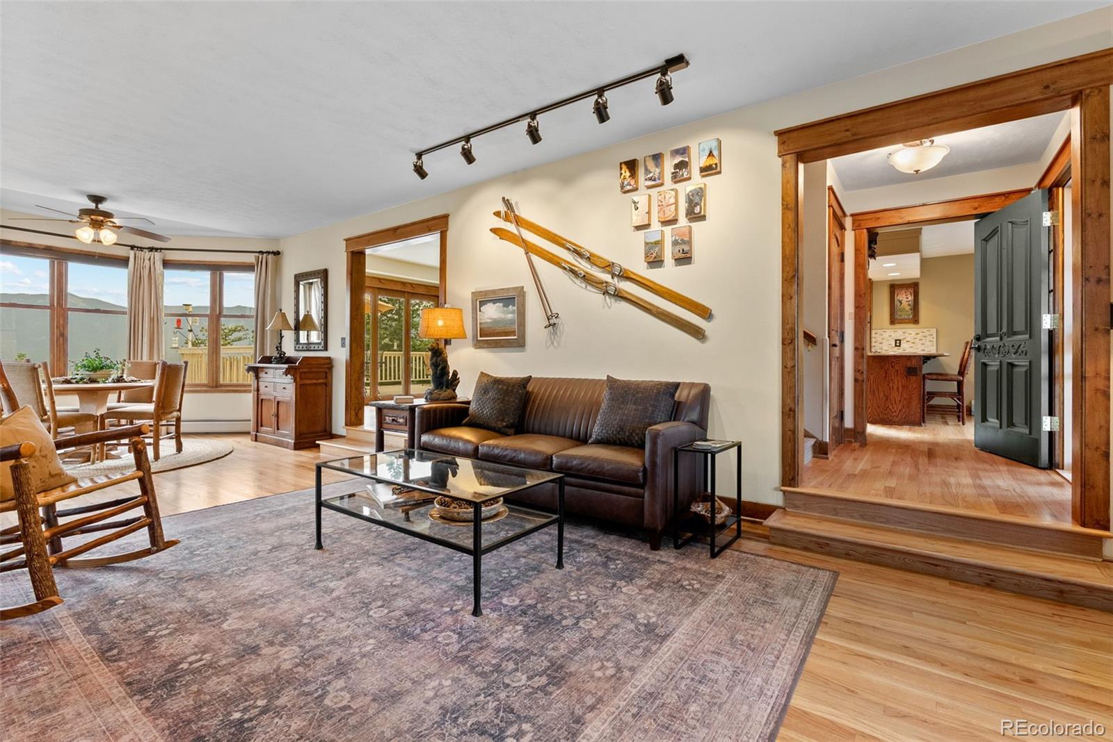 220 Ravenswood Court