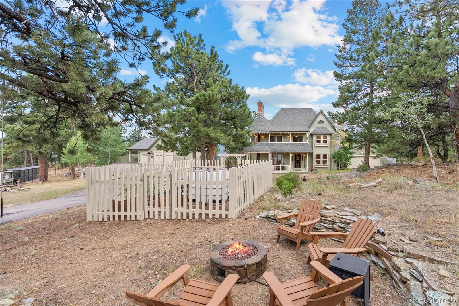 220 Ravenswood Court