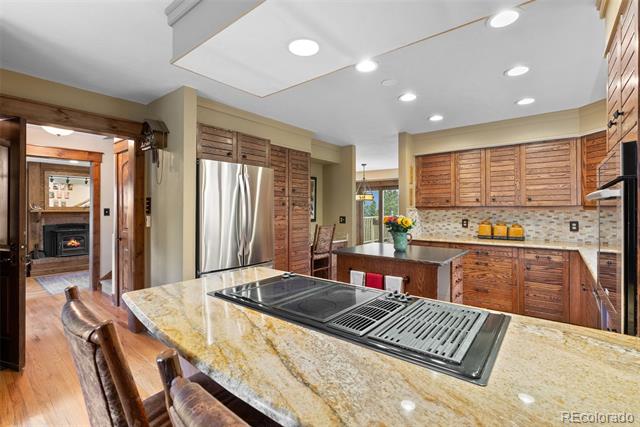 220 Ravenswood Court