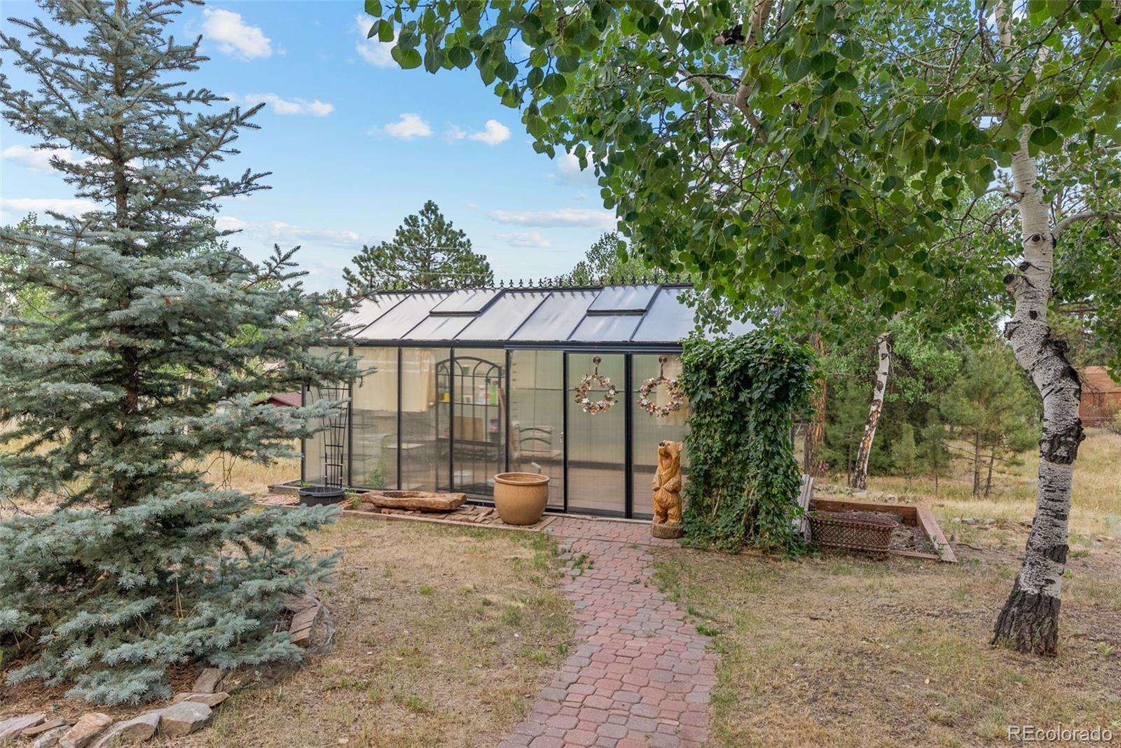 220 Ravenswood Court
