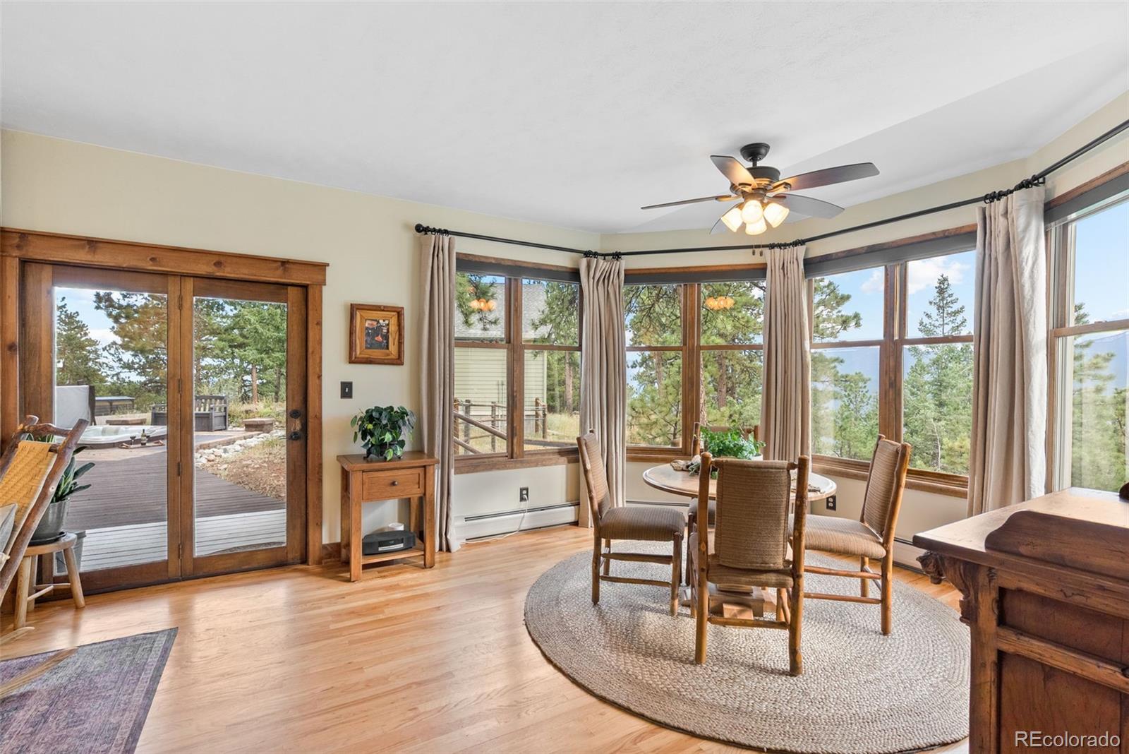 220 Ravenswood Court