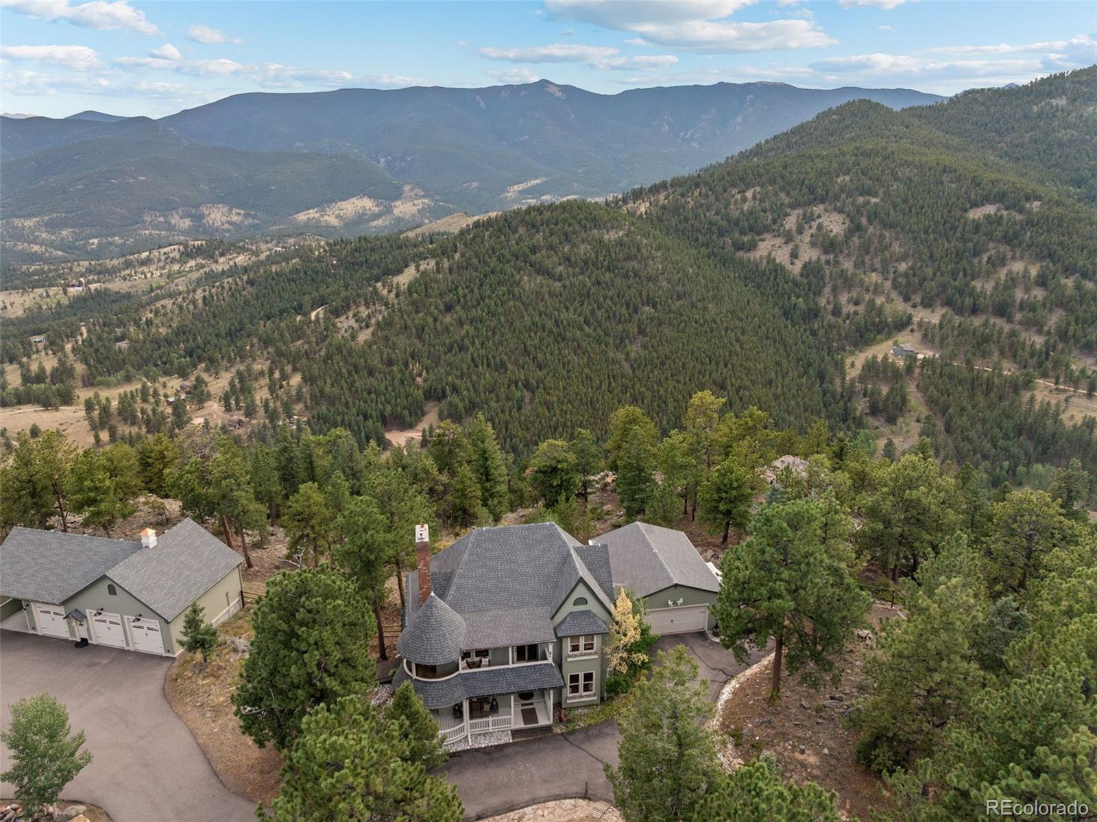 220 Ravenswood Court