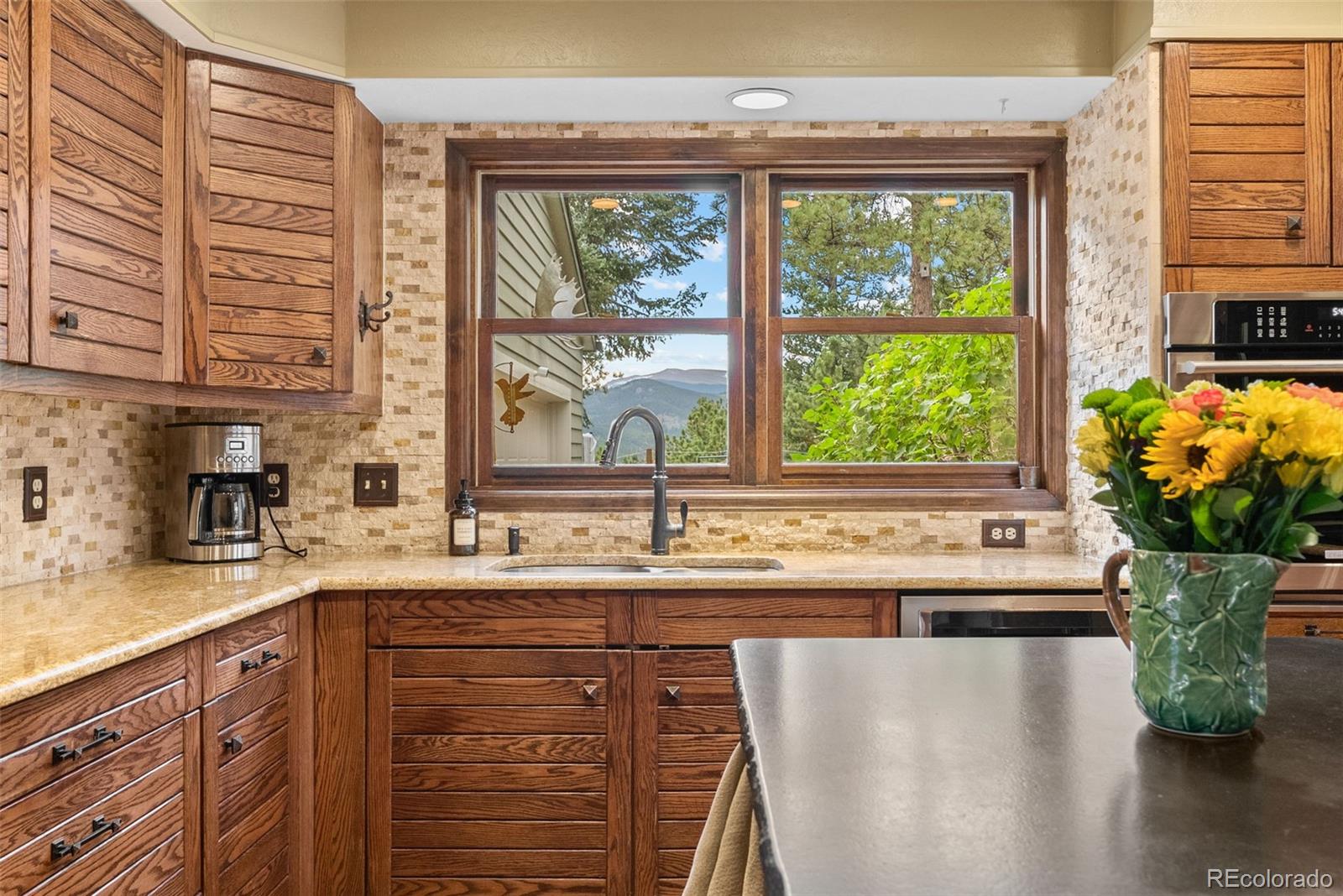220 Ravenswood Court