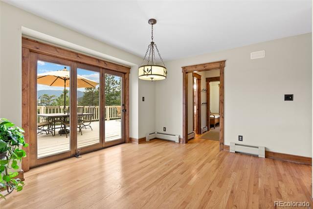 220 Ravenswood Court