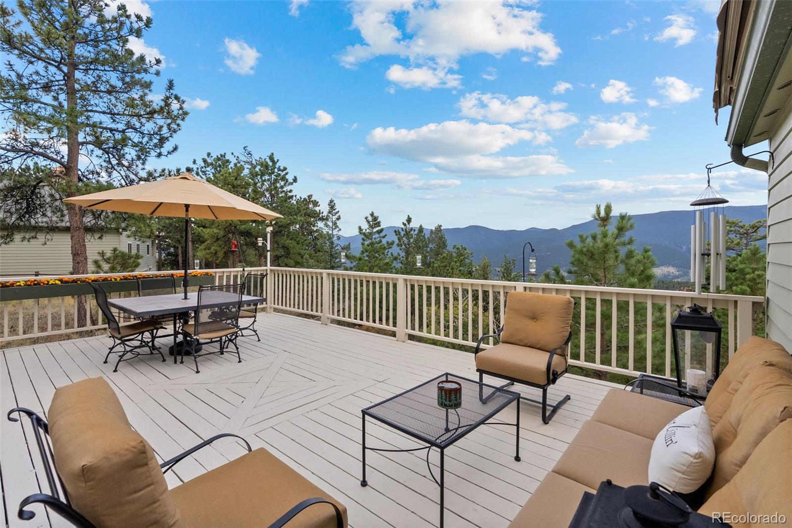 220 Ravenswood Court