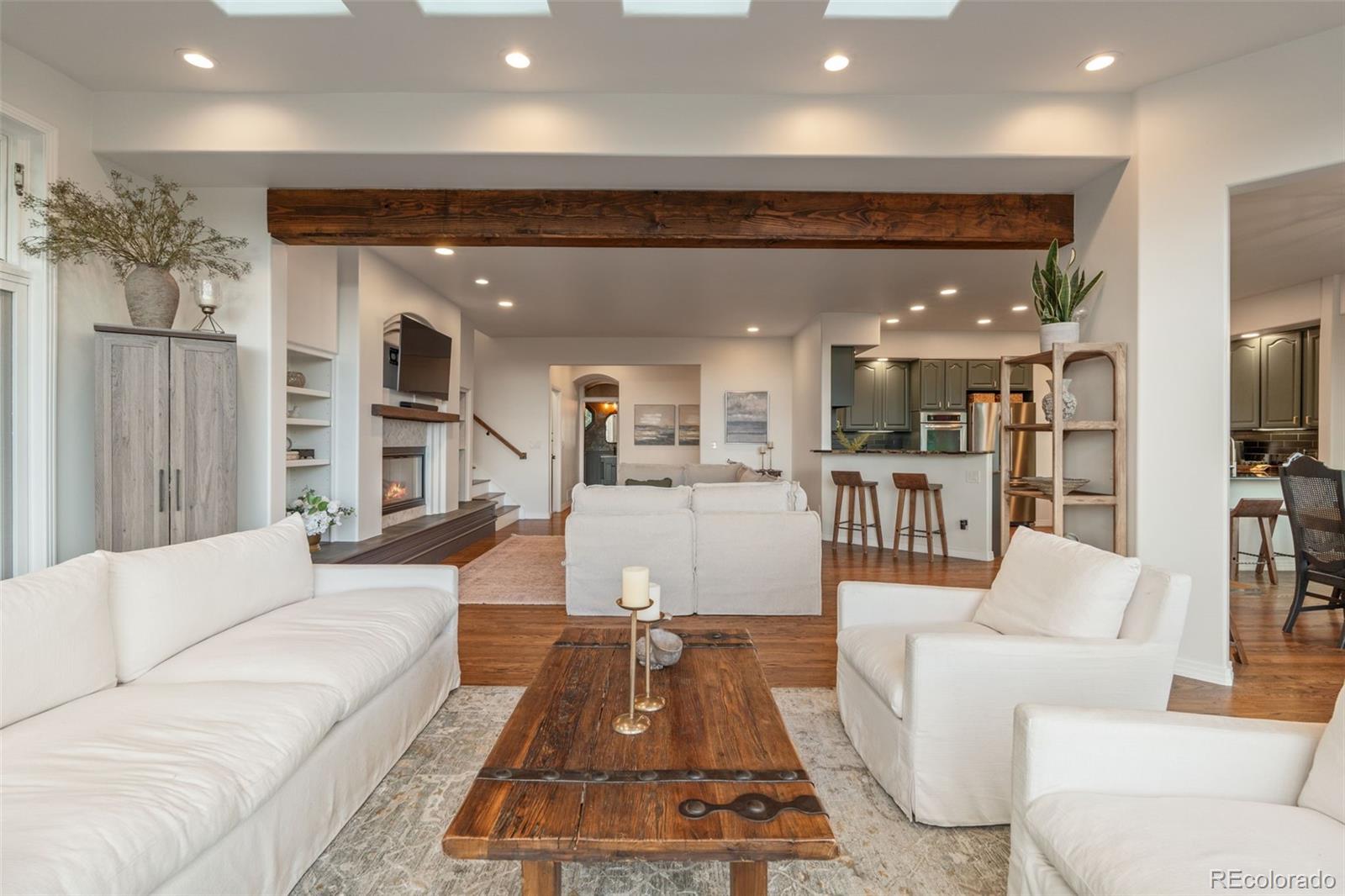 2522 Thunderbird Lane