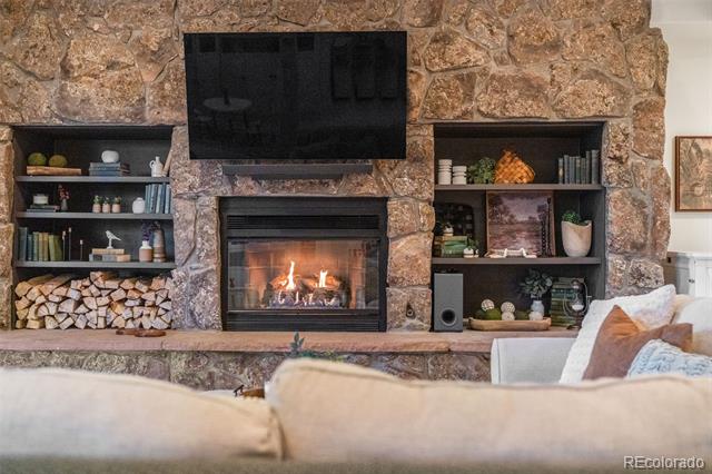 2522 Thunderbird Lane