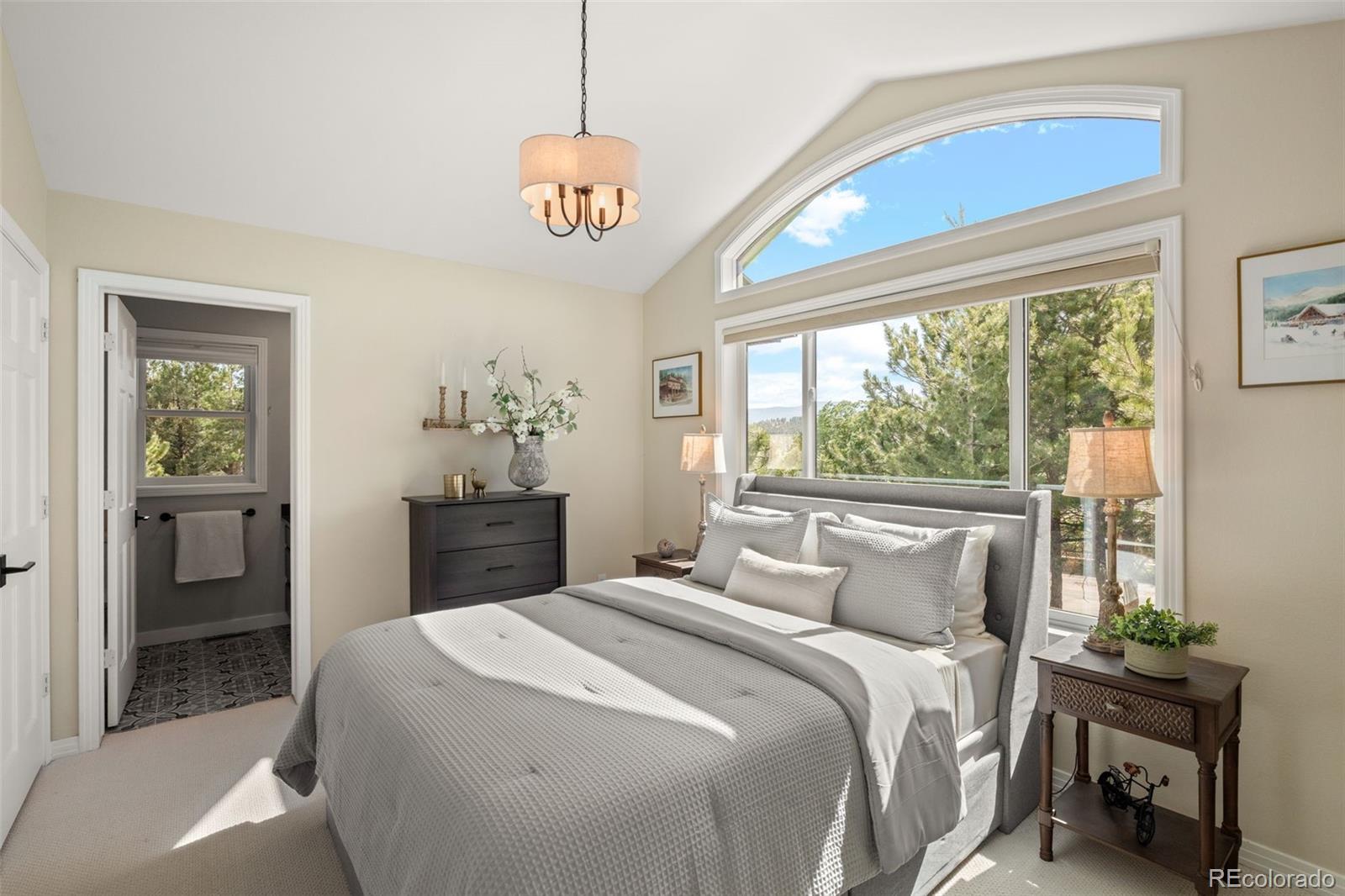2522 Thunderbird Lane