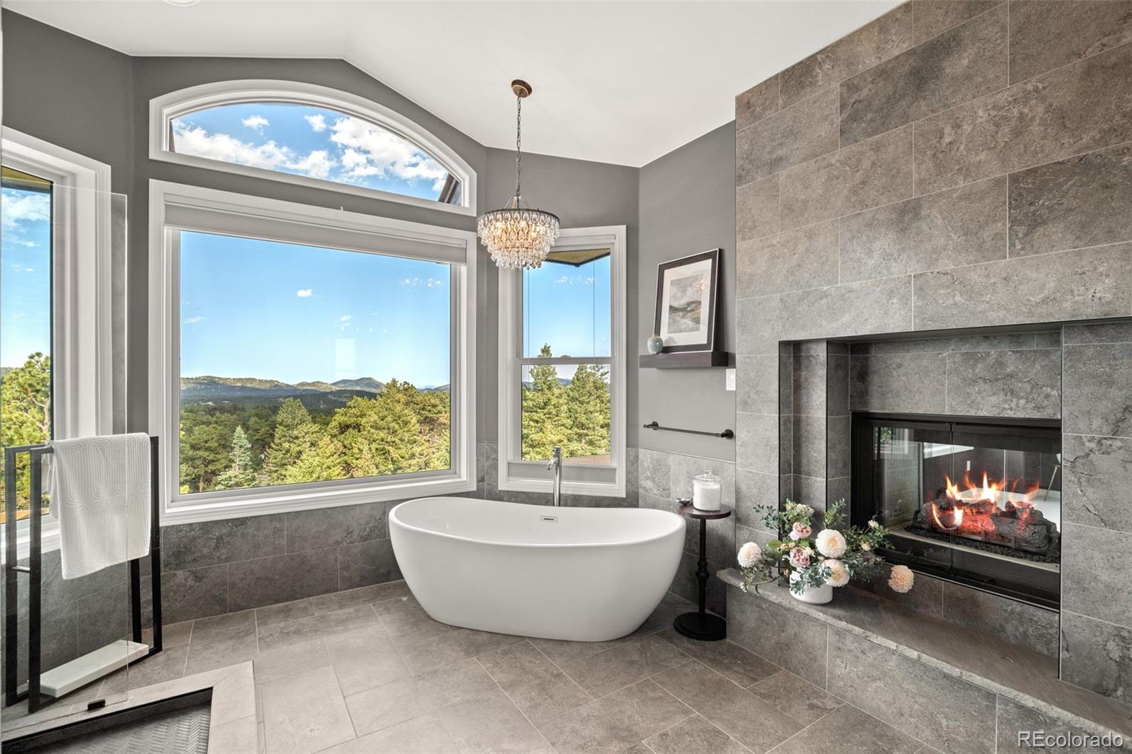 2522 Thunderbird Lane