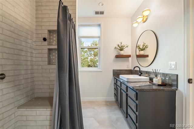 2522 Thunderbird Lane