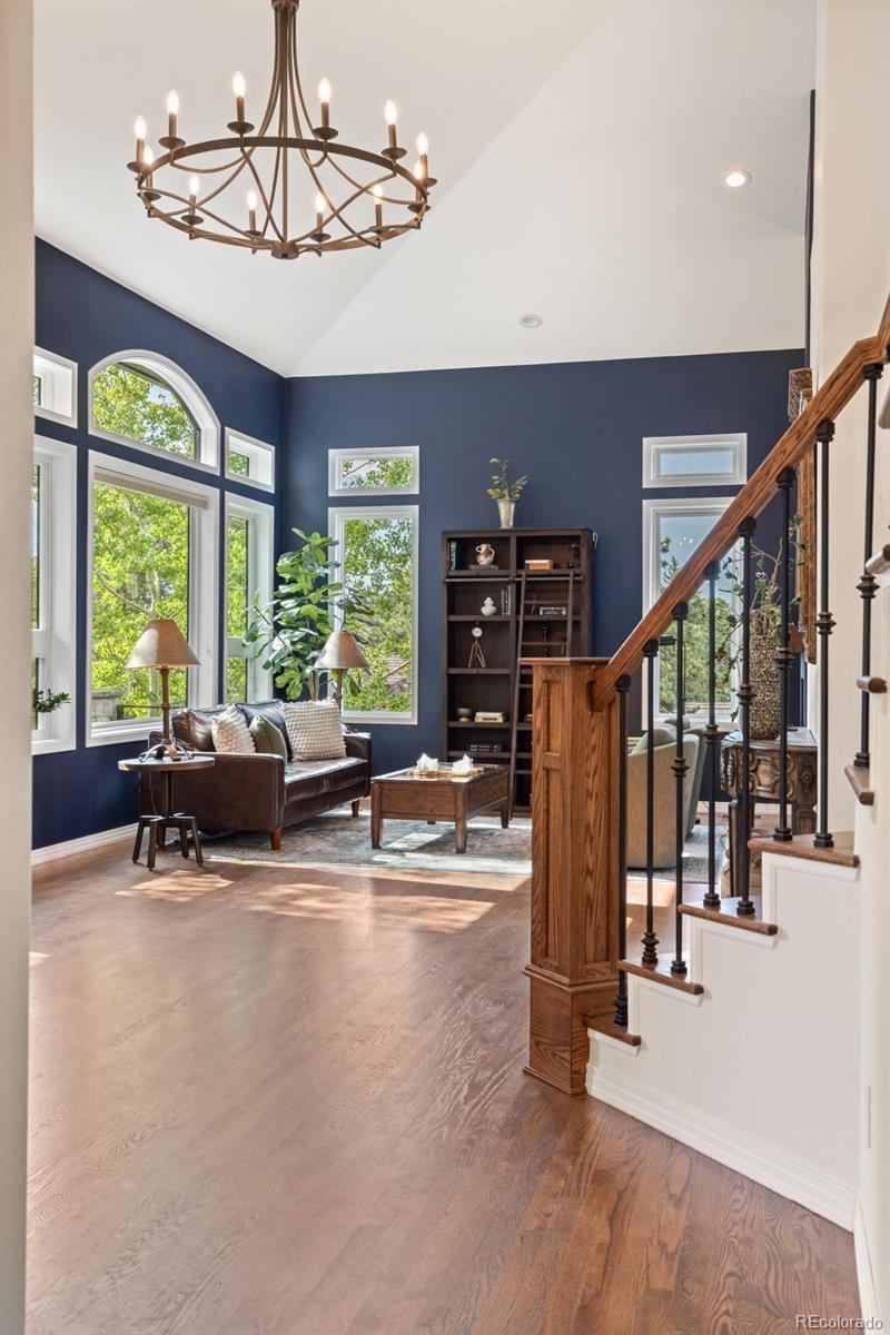 2522 Thunderbird Lane