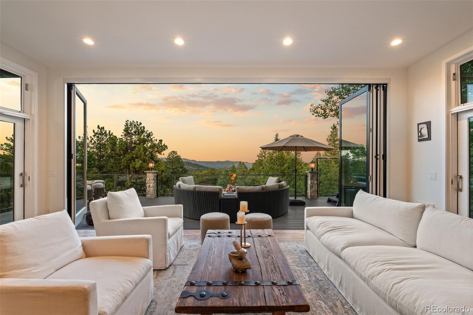 2522 Thunderbird Lane