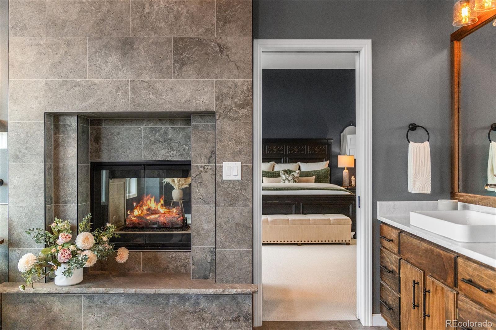 2522 Thunderbird Lane