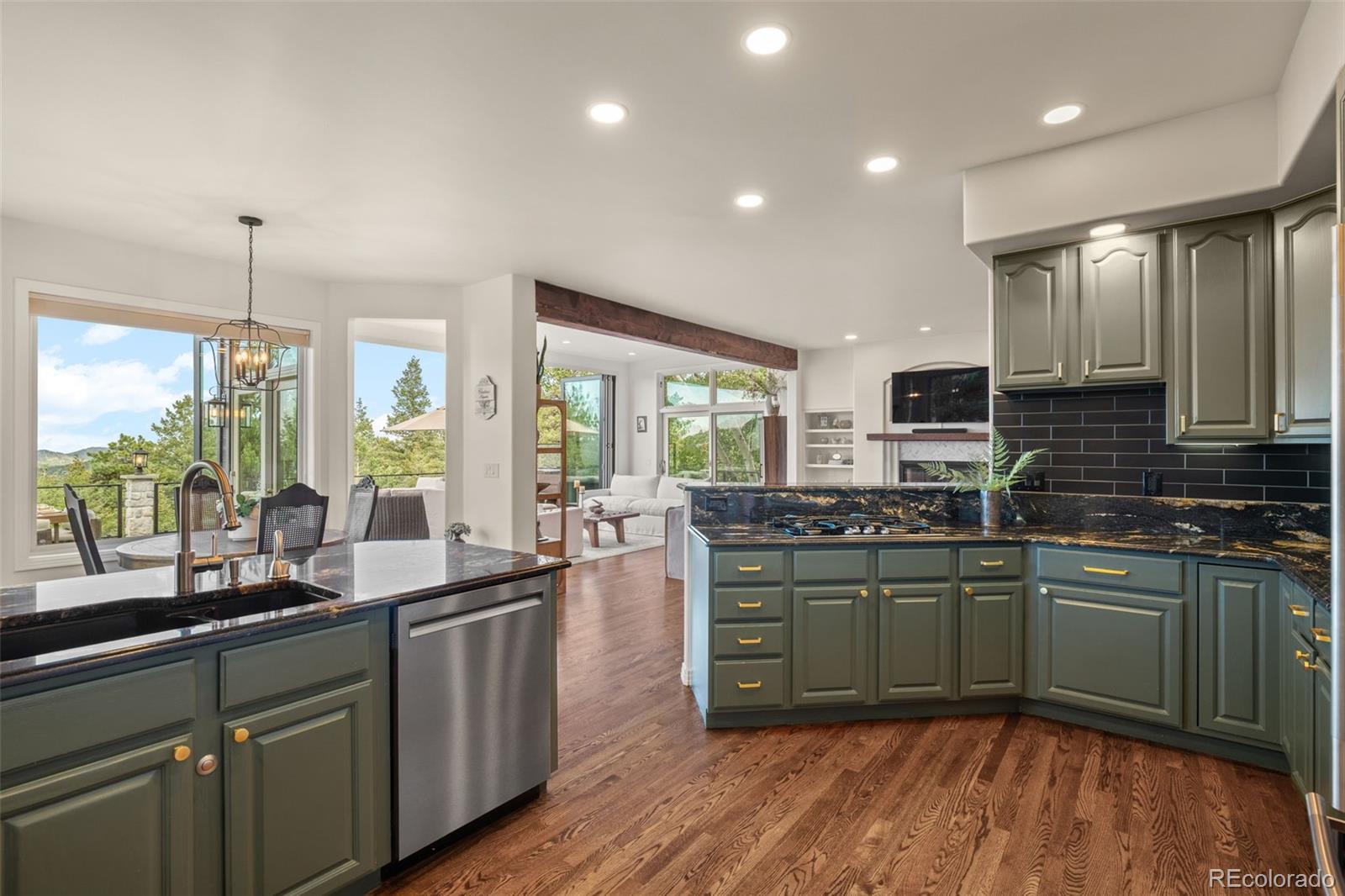 2522 Thunderbird Lane