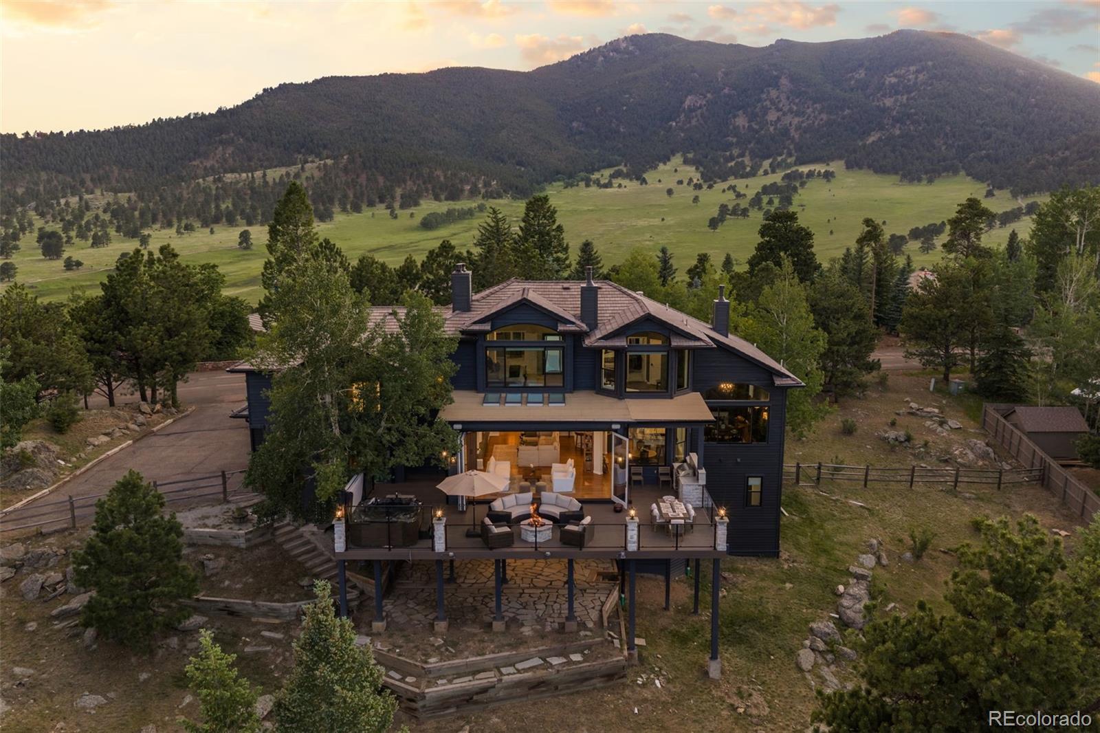 2522 Thunderbird Lane
