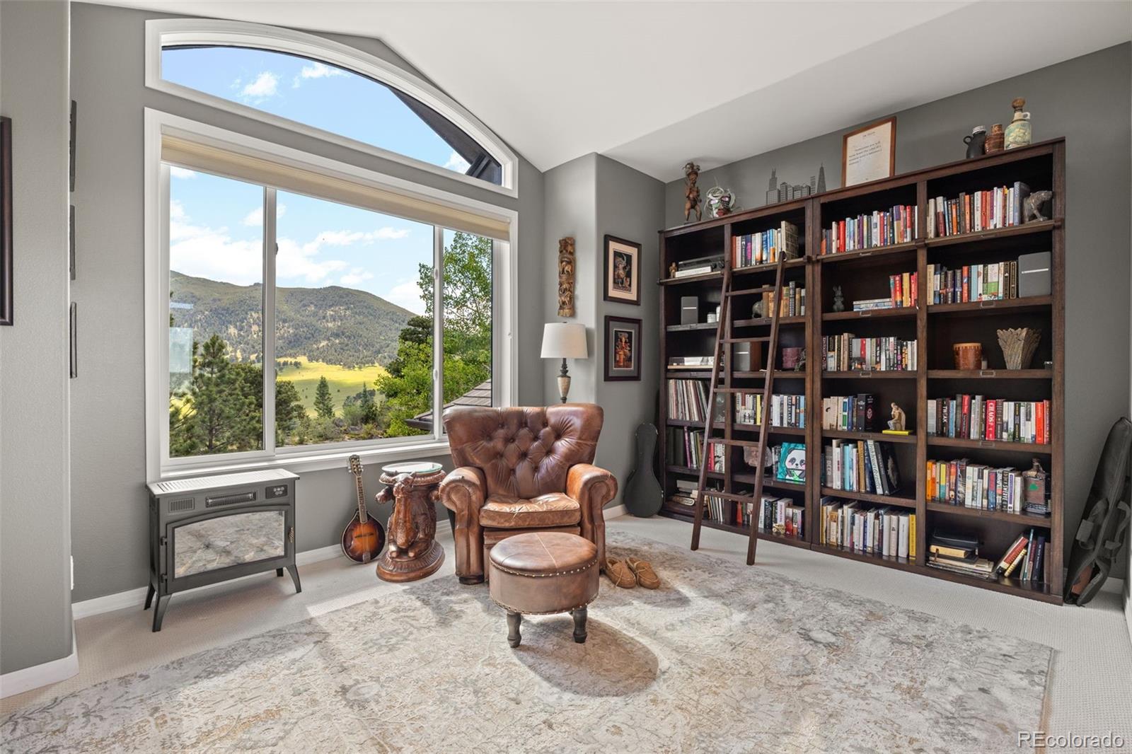 2522 Thunderbird Lane
