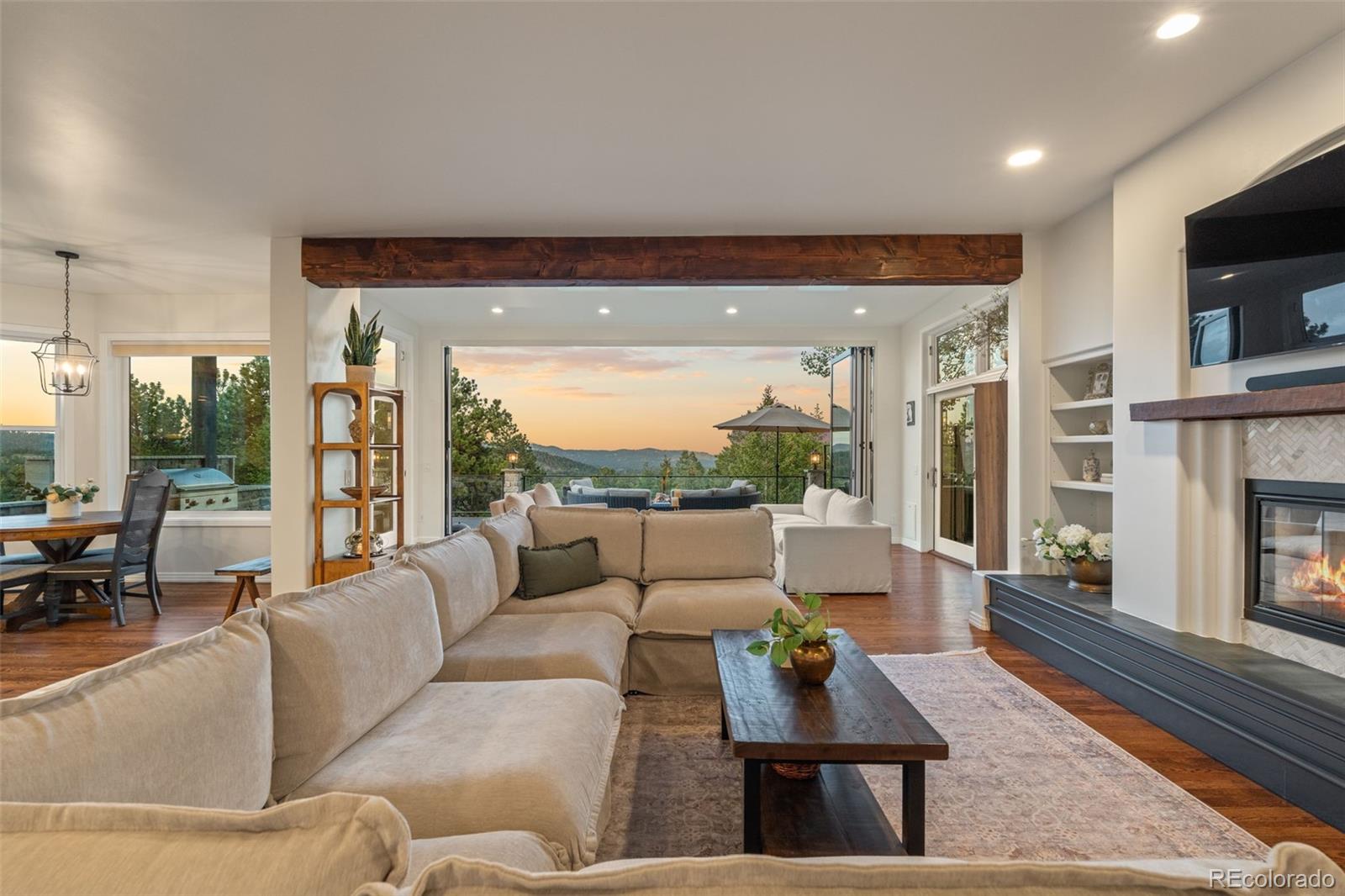 2522 Thunderbird Lane