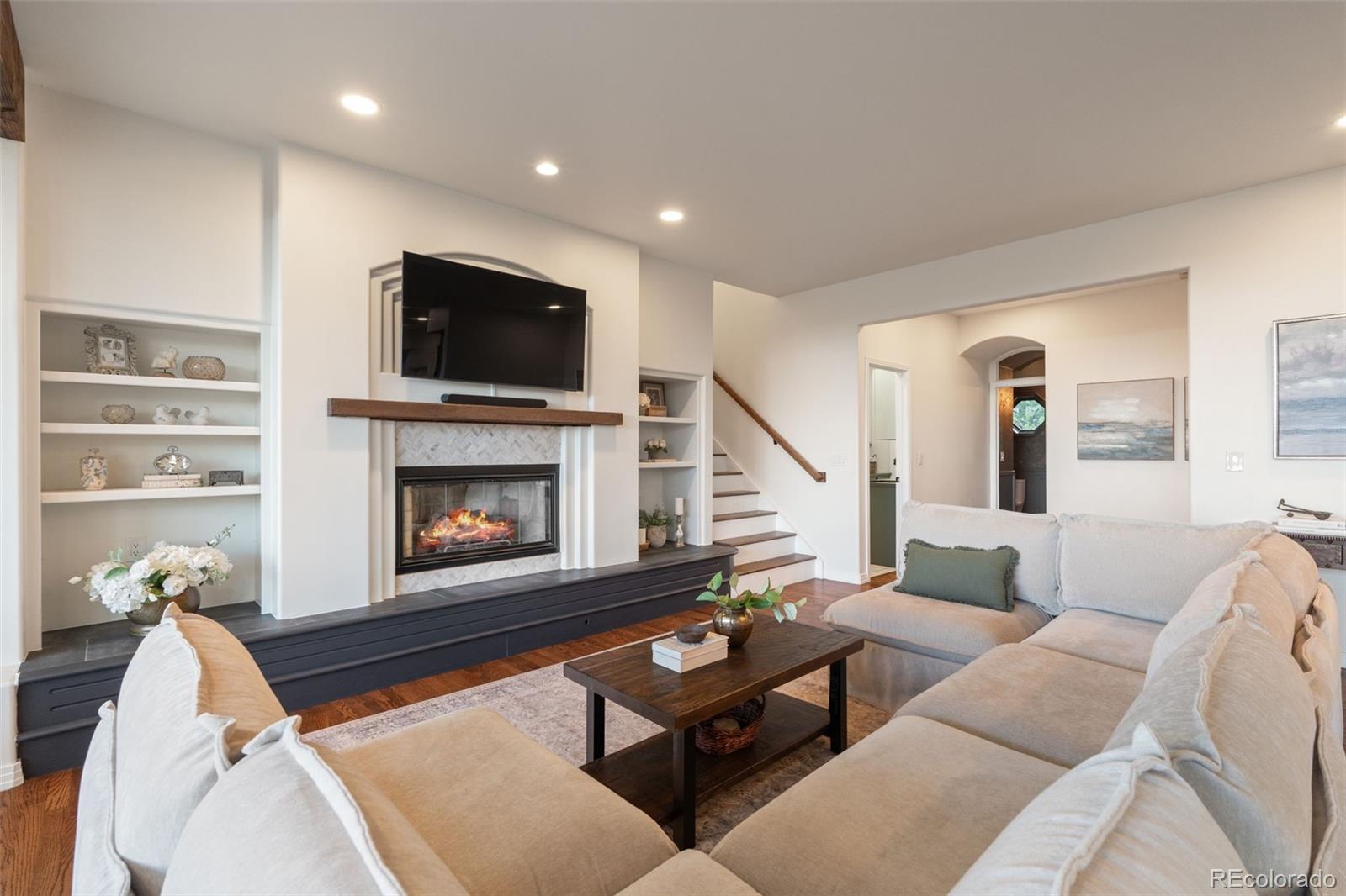 2522 Thunderbird Lane