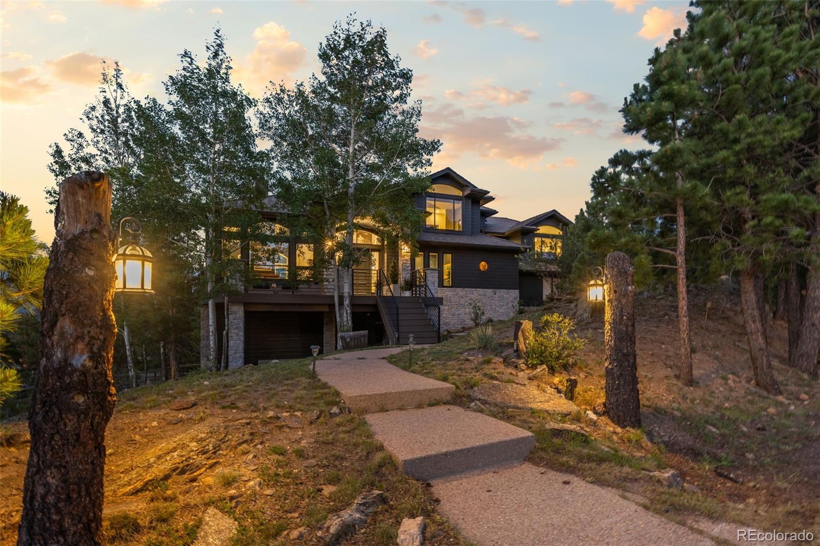 2522 Thunderbird Lane
