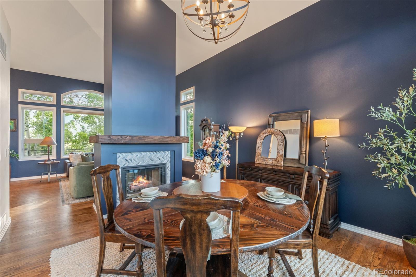 2522 Thunderbird Lane