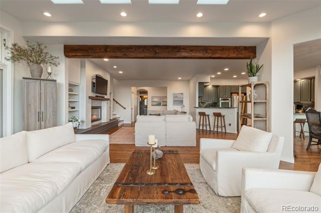 2522 Thunderbird Lane