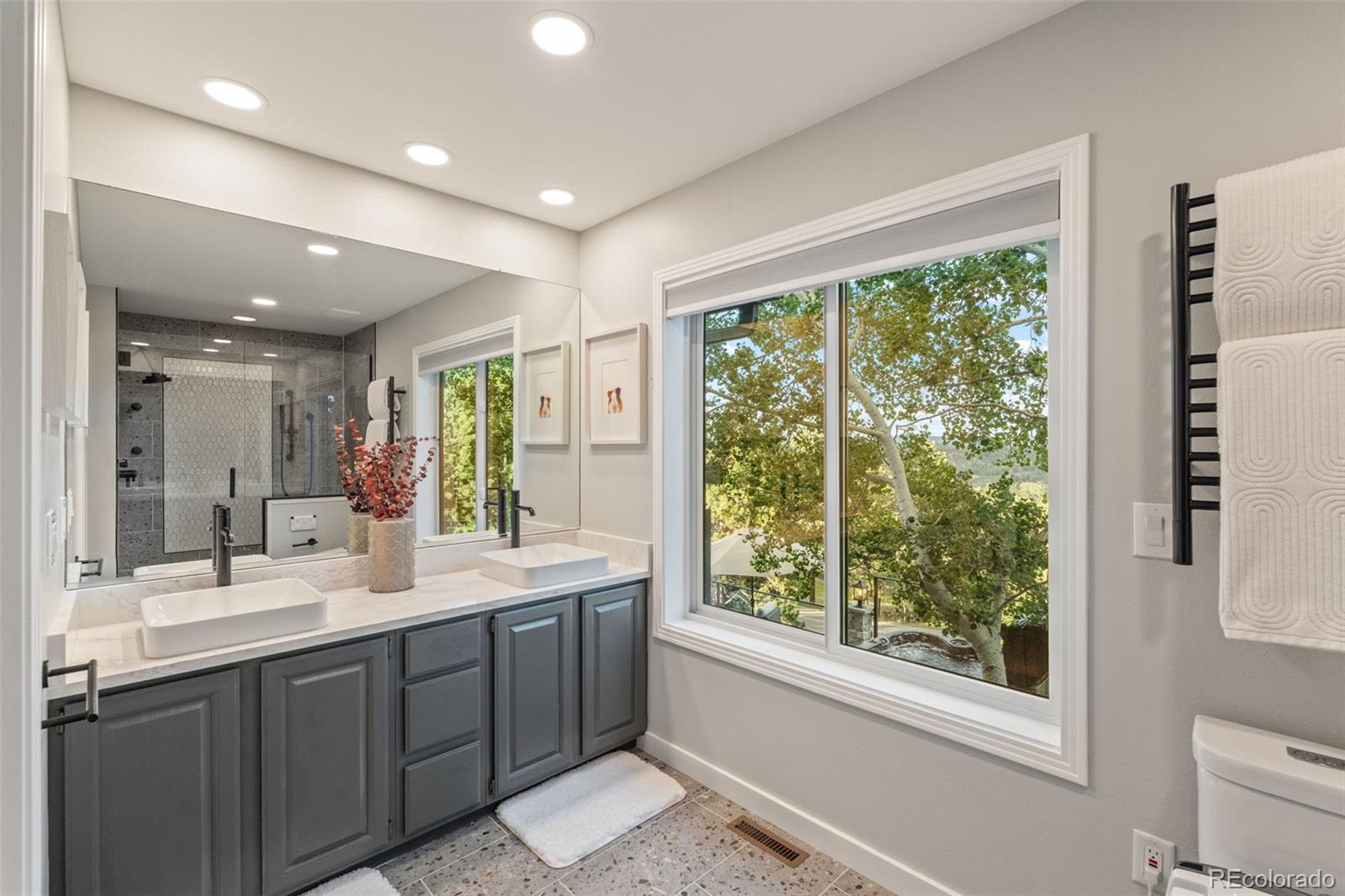 2522 Thunderbird Lane