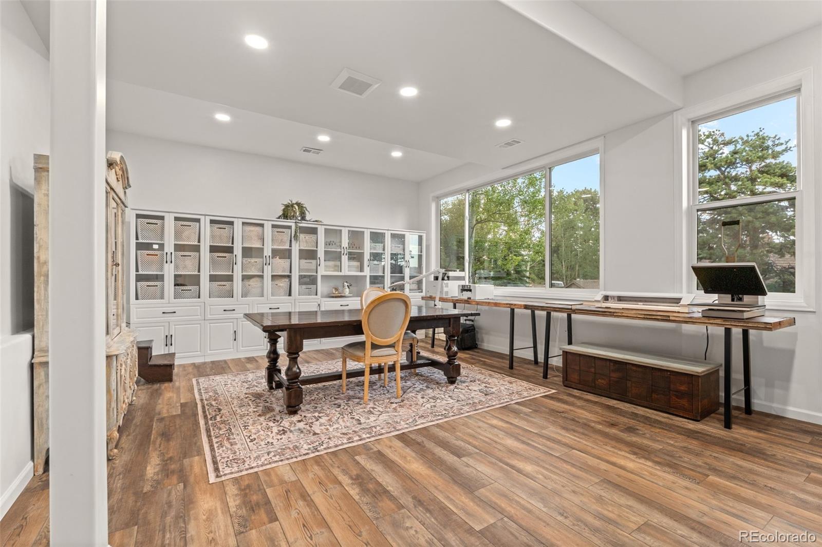 2522 Thunderbird Lane