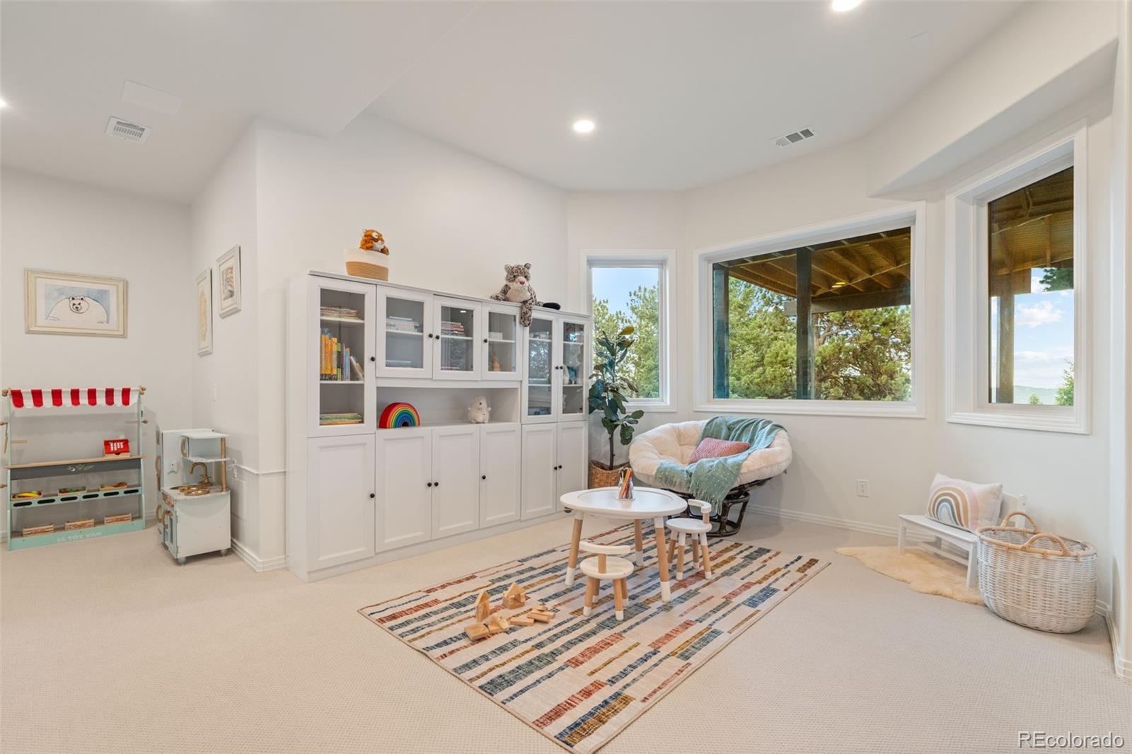 2522 Thunderbird Lane