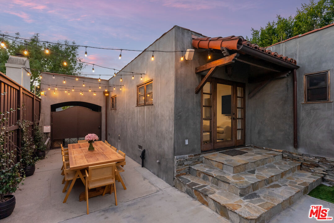 338 Westbourne Dr