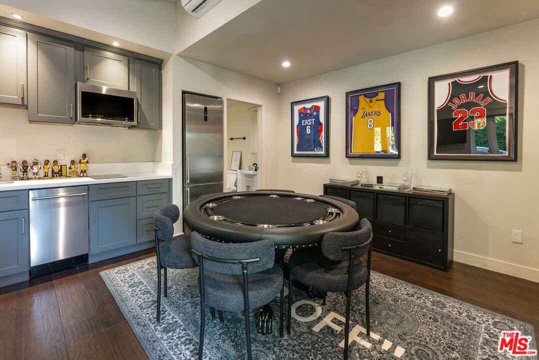 338 Westbourne Dr
