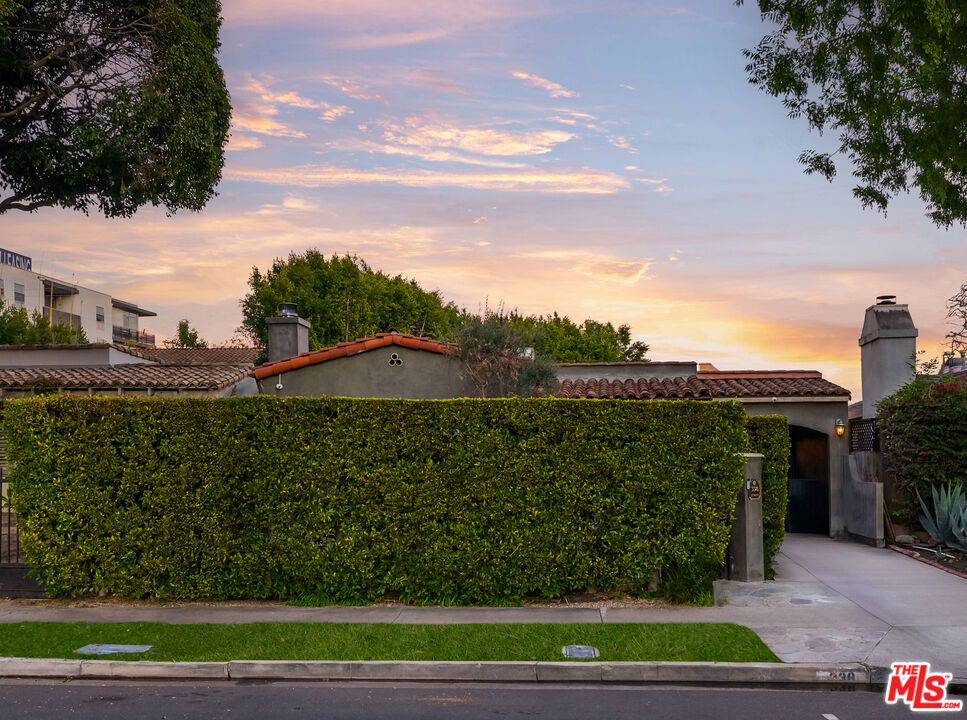 338 Westbourne Dr