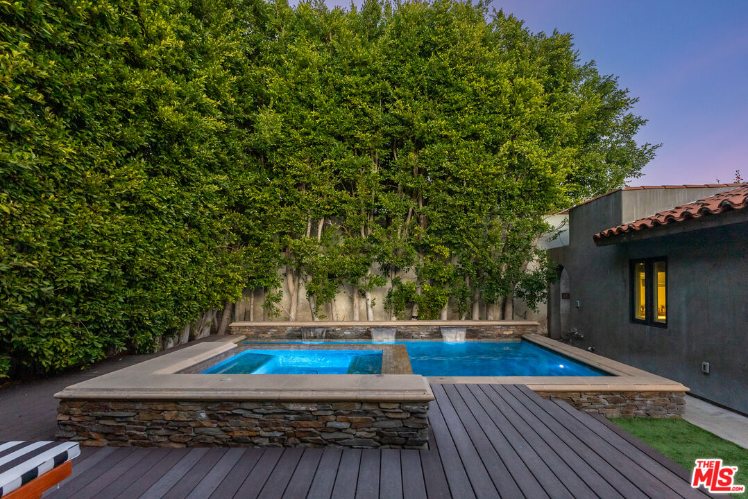 338 Westbourne Dr