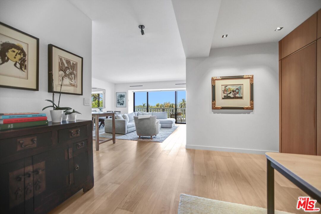 999 N Doheny Dr Unit: 512
