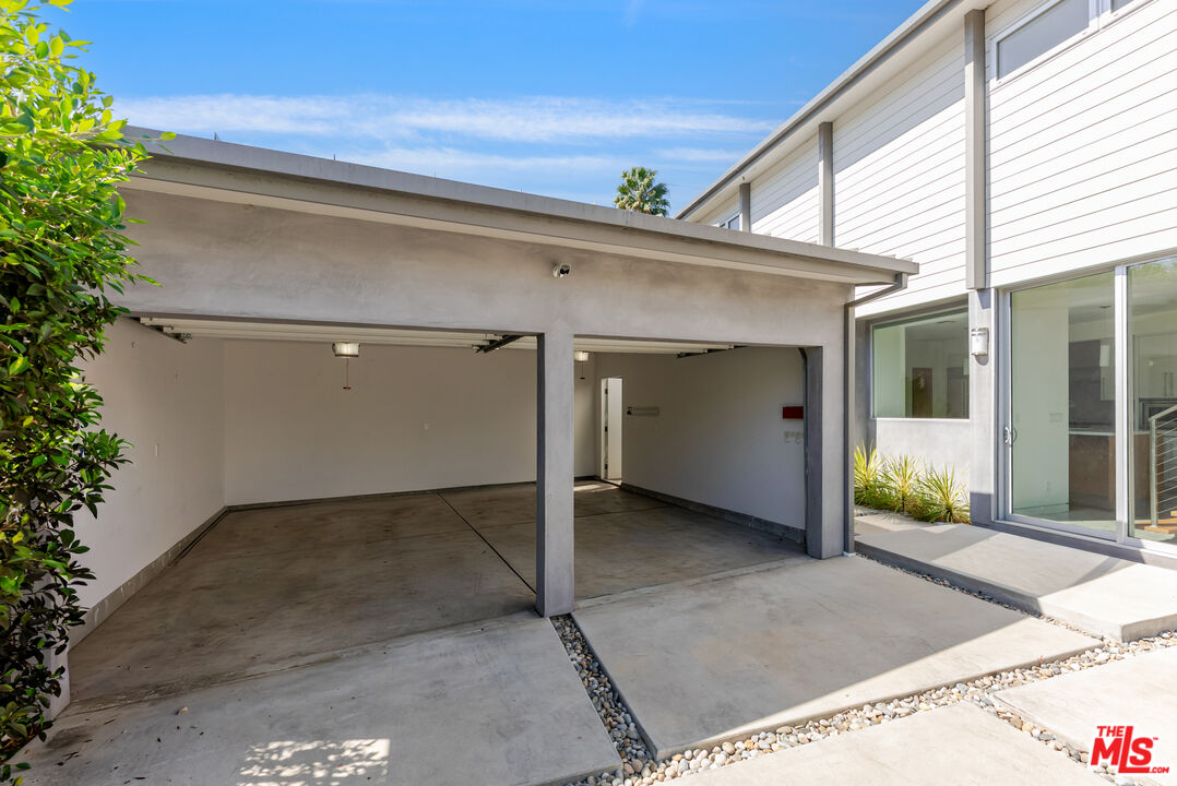 547 Huntley Dr