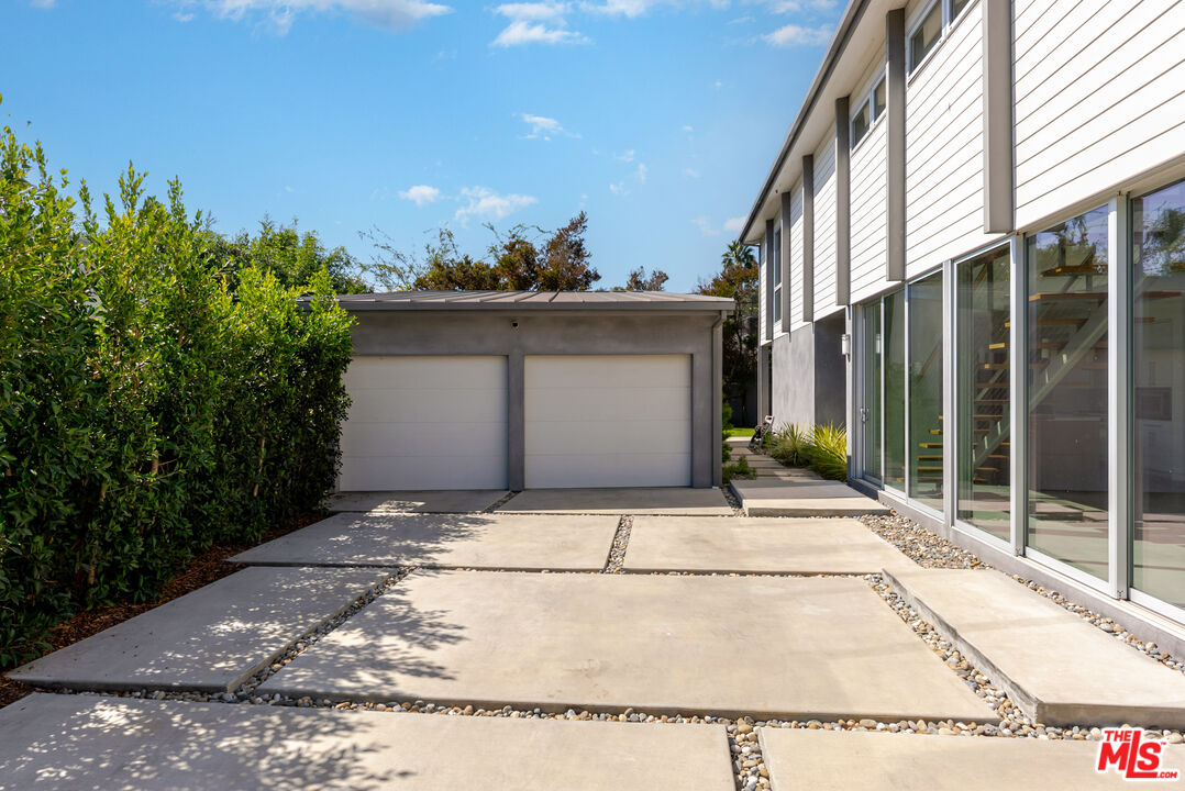 547 Huntley Dr