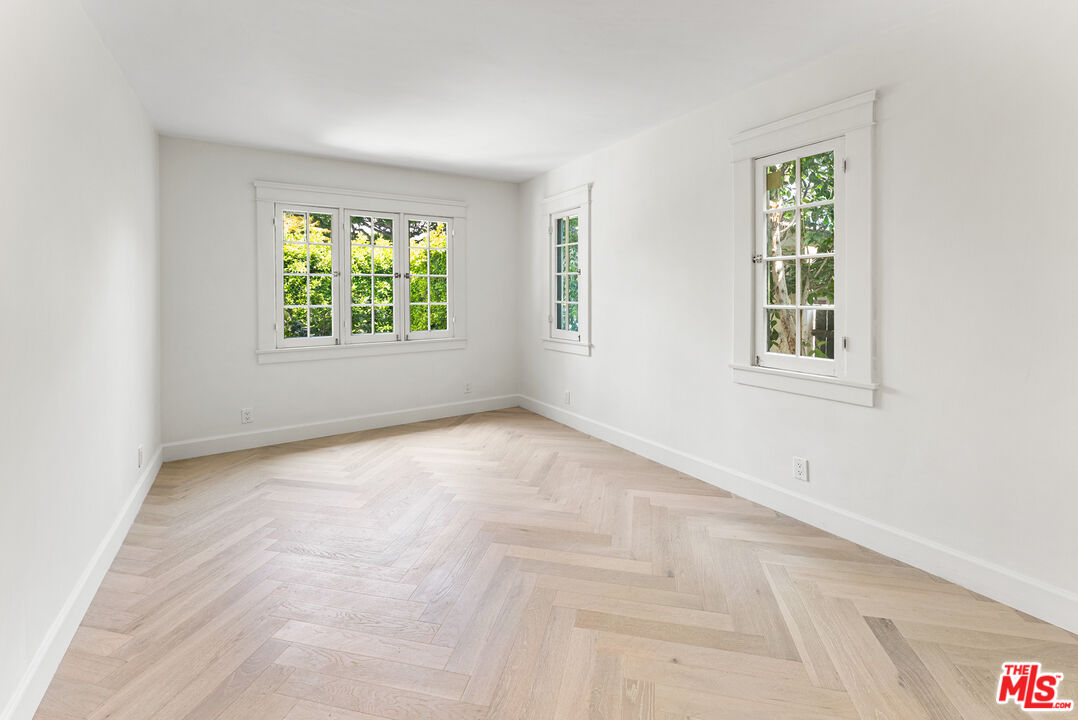 8916 Ashcroft Ave